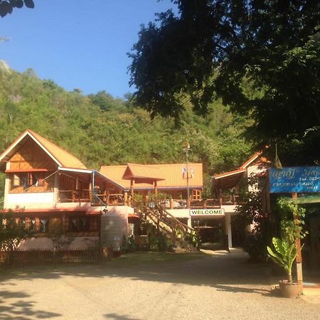 Yayee Homestay Ban Huai Maenam Noi Buitenkant foto