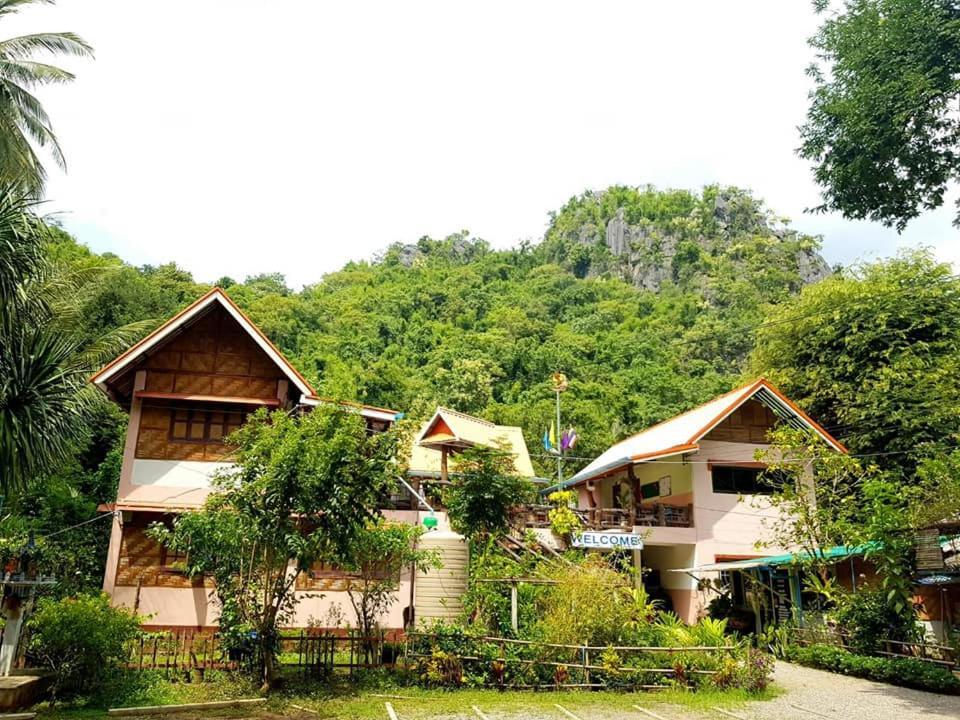 Yayee Homestay Ban Huai Maenam Noi Buitenkant foto