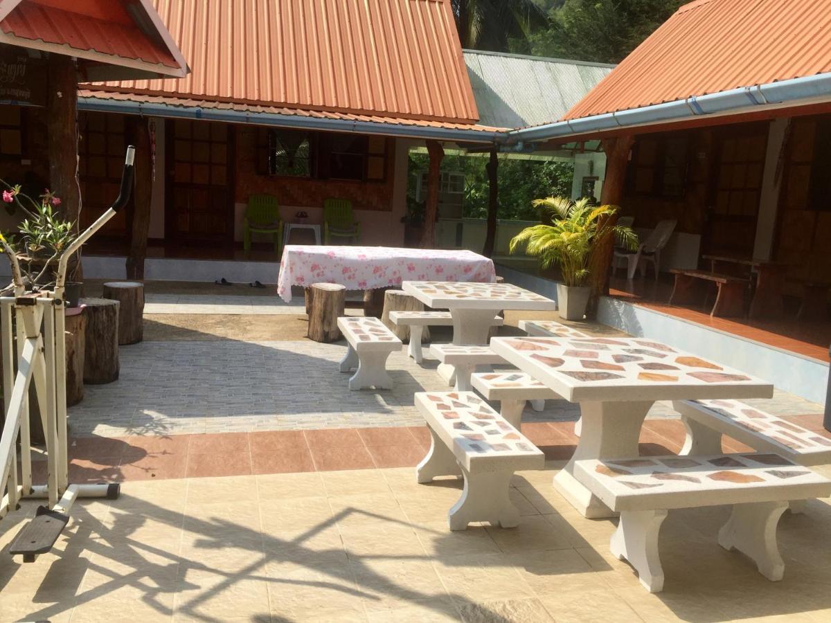 Yayee Homestay Ban Huai Maenam Noi Buitenkant foto